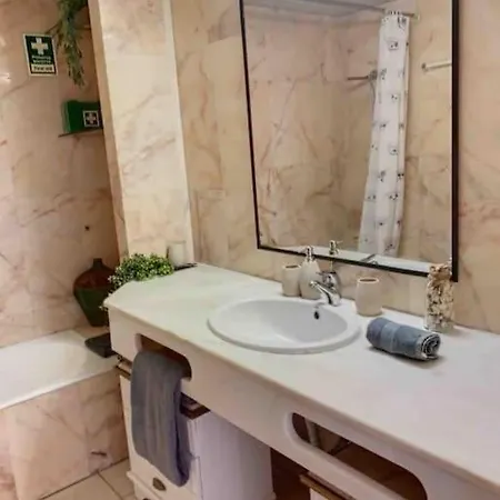 Himalaya Rooftop Sea View 아파트 *