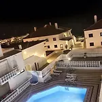 Himalaya Rooftop Sea View 아파트